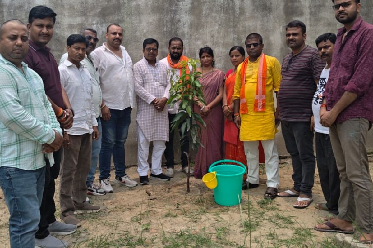 सहरसा के भाजपा कार्यालय में हुआ पौधरोपण, कार्यकर्ताओं ने लिया हरित भविष्य का संकल्प