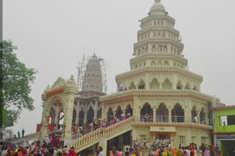 मधेपुरा में बाबा विशु राउत के दरबार में उमड़ी श्रद्धा, भक्तों ने की सुख-समृद्धि की कामना