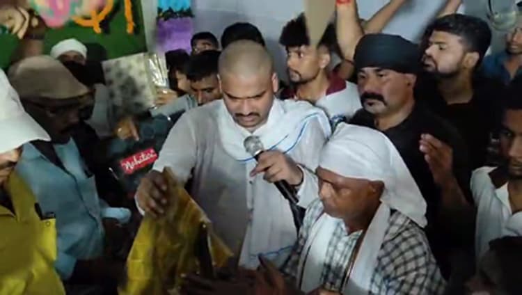 धमसेना में प्रिंस यादव के श्रद्धांजलि में उमड़ा जनसैलाब, रौशन आनंद बोले- सत्य परेशान हो सकता है, पराजित नहीं