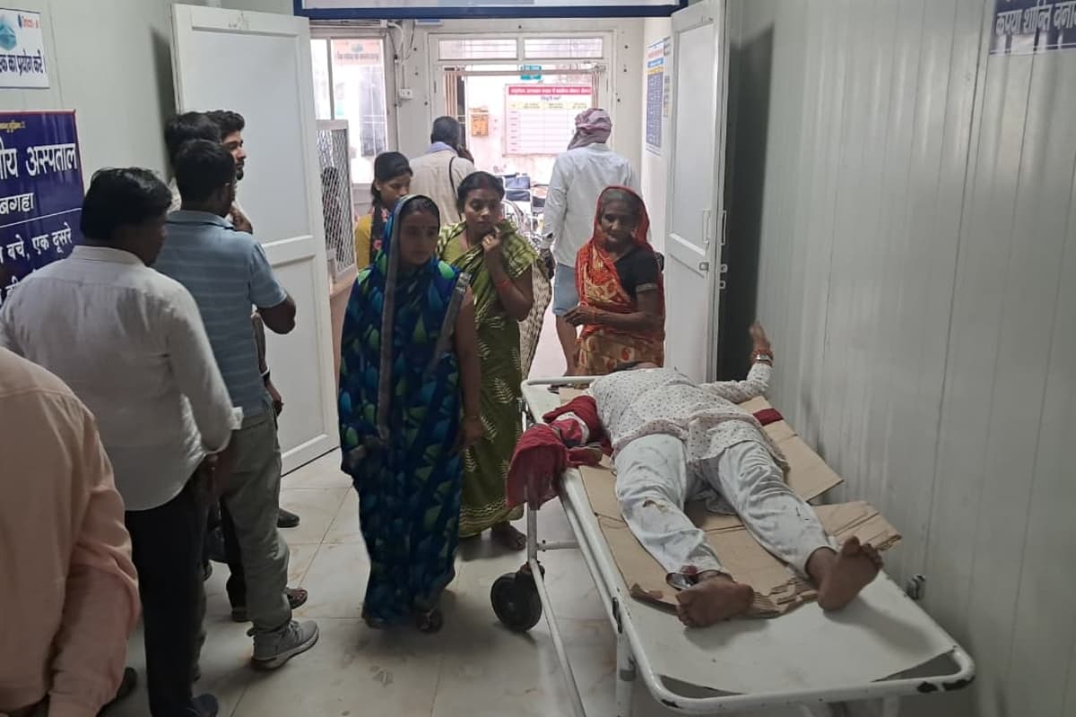 Mother and daughter injured after speeding Bolero hits bike in Bagaha Mother and daughter injured after speeding Bolero hits bike in Bagaha