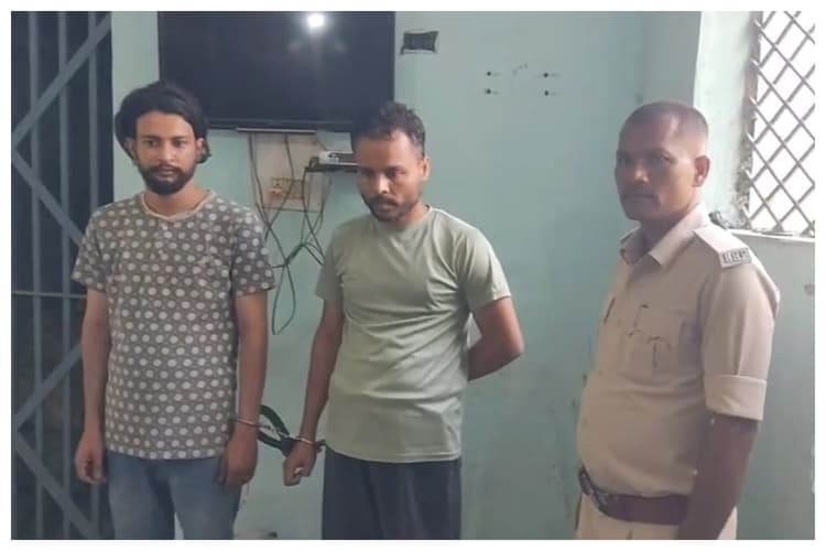 Sitamarhi: मेडिकल दुकान पर छापेमारी के दौरान हंगामा, सरकारी कार्य में बाधा के आरोप में तीन गिरफ्तार, दर्जनों पर प्राथमिकी
