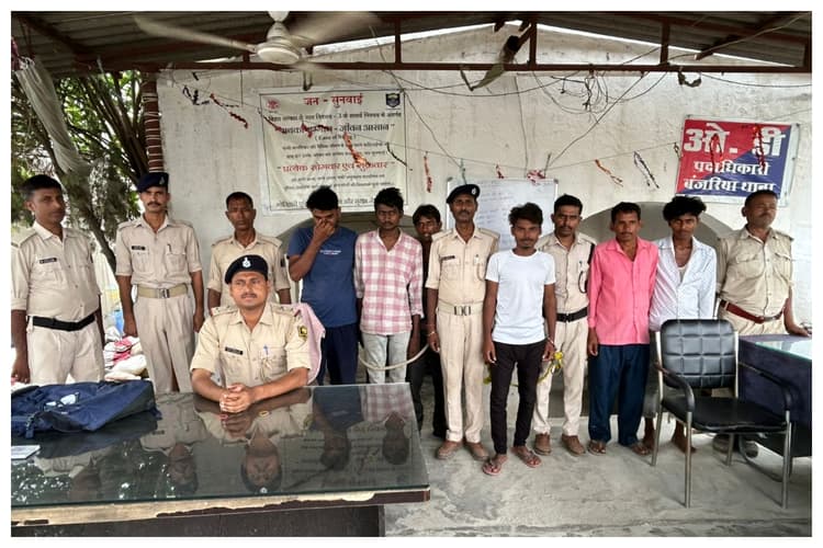 Motihari: बंजरिया पुलिस का बड़ा एक्शन, शराब तस्करों समेत 5 गिरफ्तार, हत्या का आरोपी भी दबोचा