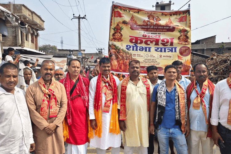 बेगूसराय में जयकारों और भजनों से गूंजा बलिया क्षेत्र, बजरंगबली एवं साध बाबा प्रतिमा की प्राण-प्रतिष्ठा में निकली भव्य शोभा यात्रा