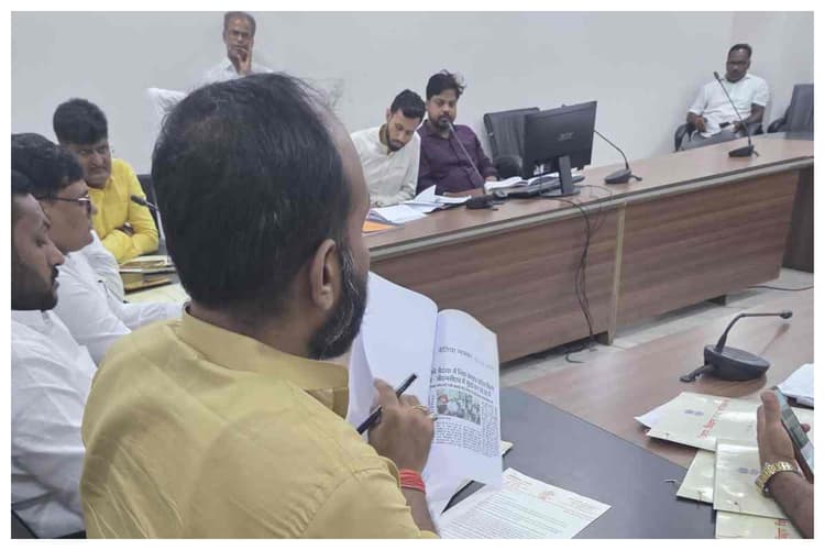 चनपटिया के स्वास्थ्य केंद्रों की बदहाली पर विधायक ने विधानसभा समिति में उठाए सवाल, निष्पक्ष जांच की मांग