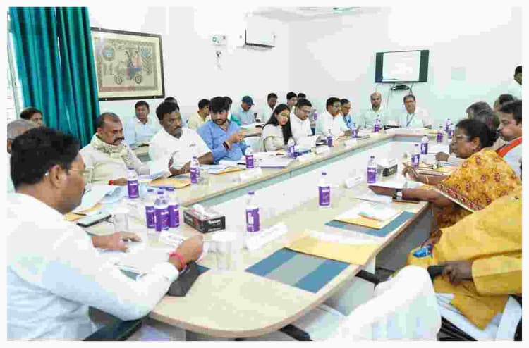 Bettiah News: आज वाल्मीकिनगर पहुंचेंगे प्रभारी मंत्री, अधिकारियों संग करेंगे समीक्षा बैठक