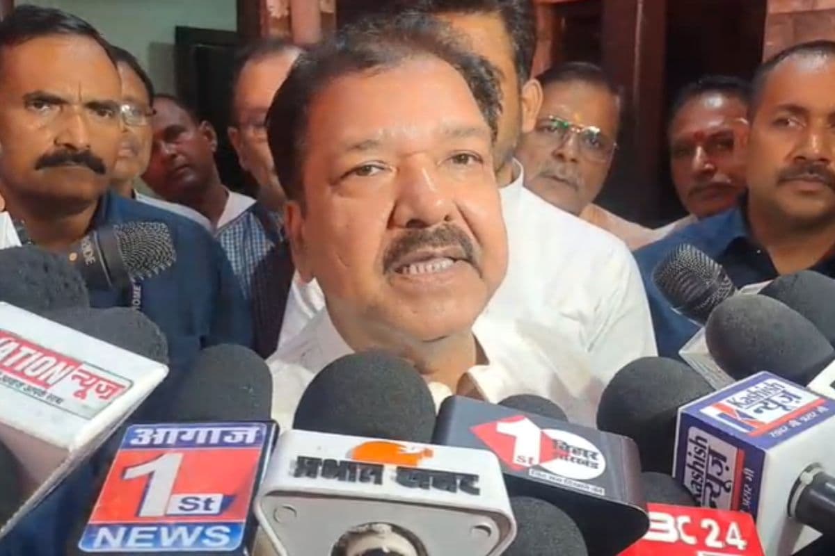 'भरत तिवारी के पास कैसे आया अवैध हथियार?', मंत्री ने उठाया सवाल, सीएम-सांसद ने कैसे किया रिएक्ट?