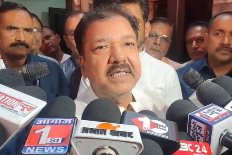 'भरत तिवारी के पास कैसे आया अवैध हथियार?', मंत्री ने उठाया सवाल, सीएम-सांसद ने कैसे किया रिएक्ट?