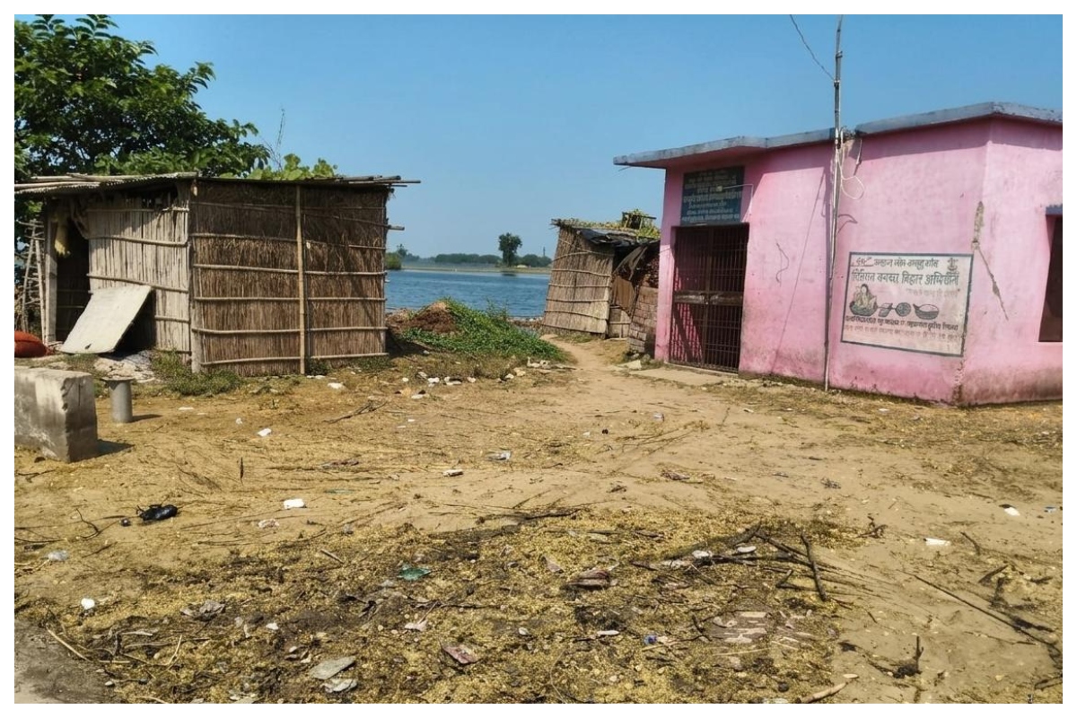 Encroachment affecting facilities at Amwa primary school in Banjariya Motihari Encroachment affecting facilities at Amwa primary school in Banjariya Motihari