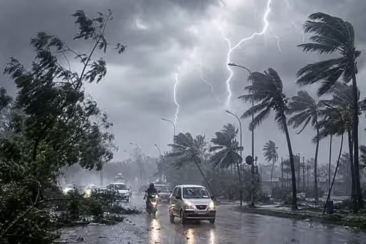 बिहार के इन 12 जिलों में 60 किमी की रफ्तार से आंधी और तेज बारिश की चेतावनी, IMD ने जारी किया डबल अलर्ट