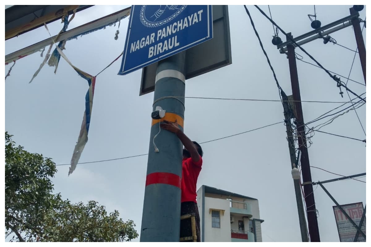 Darbhanga: बिरौल में अपराध पर कसेगा शिकंजा, डुमरी जीरो माइल चौक पर लगे सीसीटीवी कैमरे