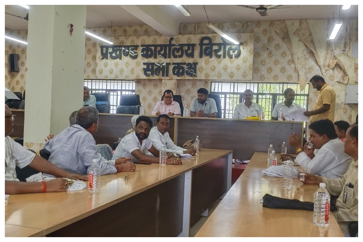 Darbhanga: बिरौल में बाढ़ पूर्व तैयारियों की समीक्षा, सीओ ने 15 दिन में काम पूरा करने का दिया निर्देश
