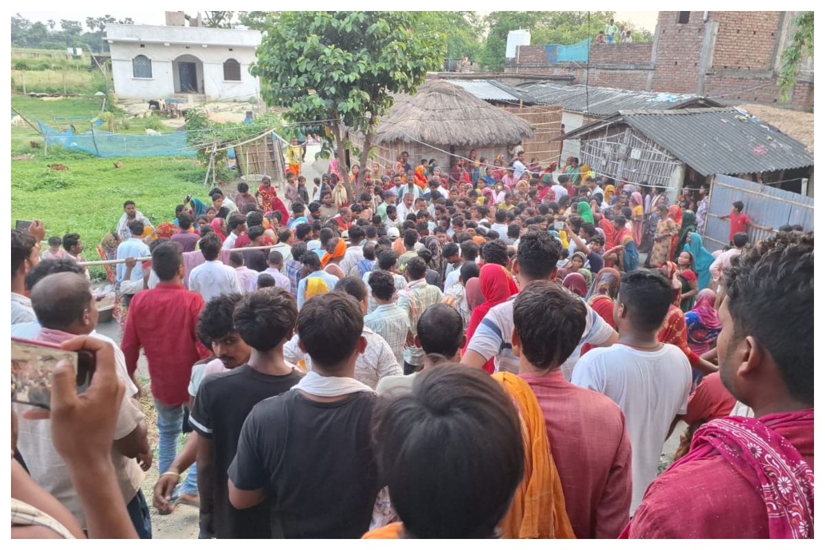 Muzaffarpur News: देवघर से लौट रहे श्रद्धालुओं से भरी बोलेरो पलटी, दो युवकों की मौत, पांच घायल