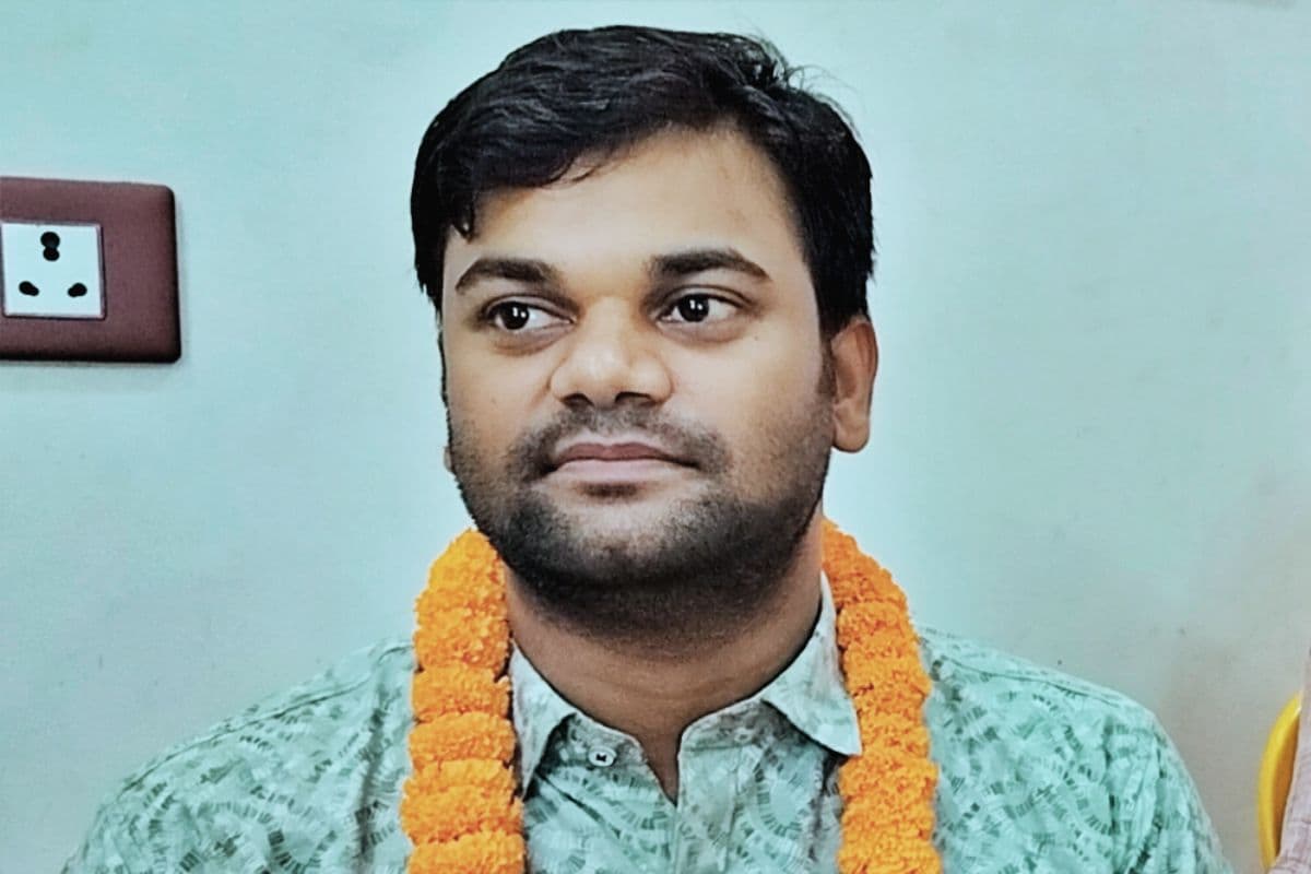 पिता के पास नहीं थे स्कूल में पढ़ाने के पैसे, आर्थिक तंगी को हराकर तीसरे प्रयास में बने SDM, पढ़िए पूरा सफर