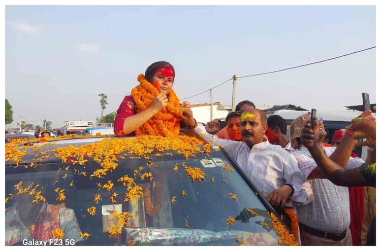 BPSC 70वीं परीक्षा में बेतिया की बेटी प्रीति कुमारी बनीं SDM, साठी में हुआ भव्य स्वागत