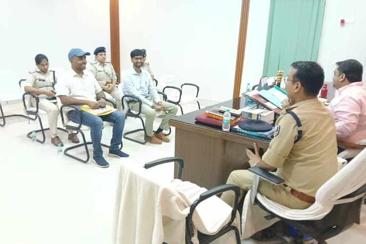 बक्सर में नई ट्रांजिट पास व्यवस्था लागू, बिना पास खनिज ढोने वालों पर होगी सख्त कार्रवाई