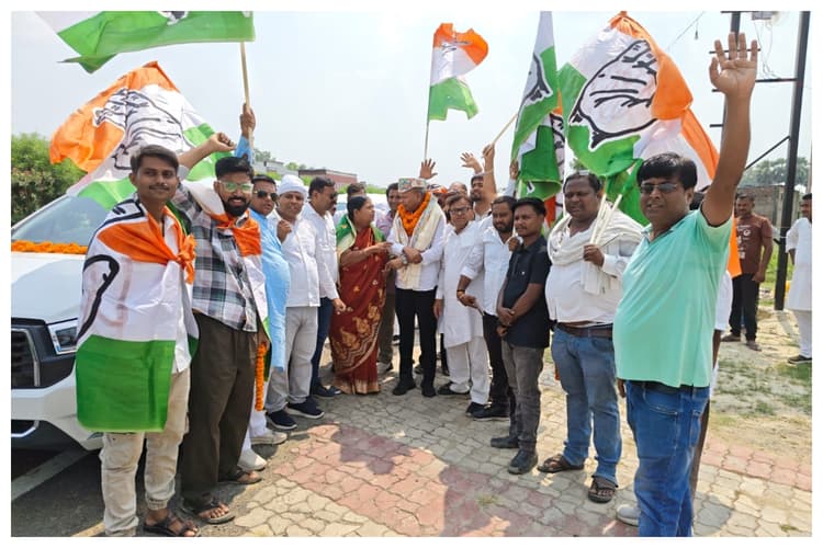 मधुबनी: जिला प्रवेश पर कांग्रेस प्रदेश अध्यक्ष राजेश राम का भव्य स्वागत