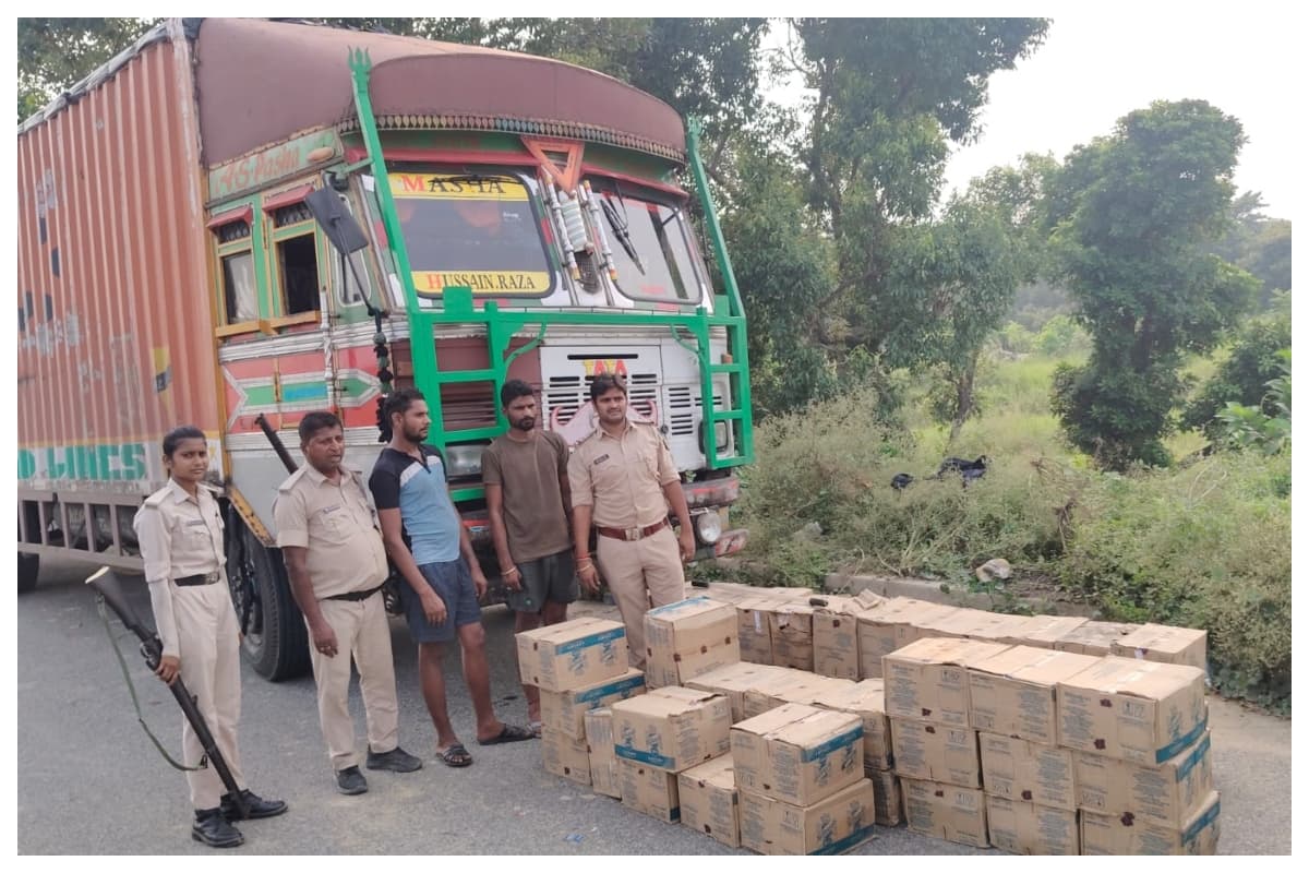 गुप्त चैंबर बनाकर लाई जा रही थी शराब, कंटेनर के तहखाने से 489 लीटर विदेशी शराब बरामद