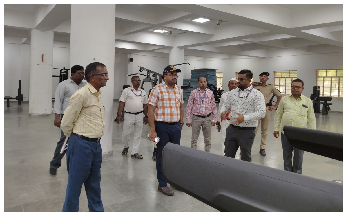 DDC Kajale Nitin Vaibhav inspecting sports facilities and badminton hall in Bettiah DDC Kajale Nitin Vaibhav inspecting sports facilities and badminton hall in Bettiah