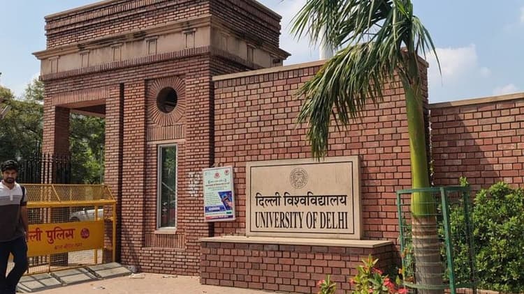 QS World University Rankings 2027 : दिल्ली विश्वविद्यालय ने लगाई 6 पायदान की छलांग, भारतीय विश्वविद्यालयों में शीर्ष पर