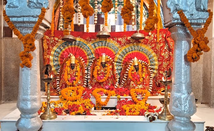 आज के दर्शन : देव में भक्ति और आस्था के माहौल में होगी प्रातःकालीन आरती