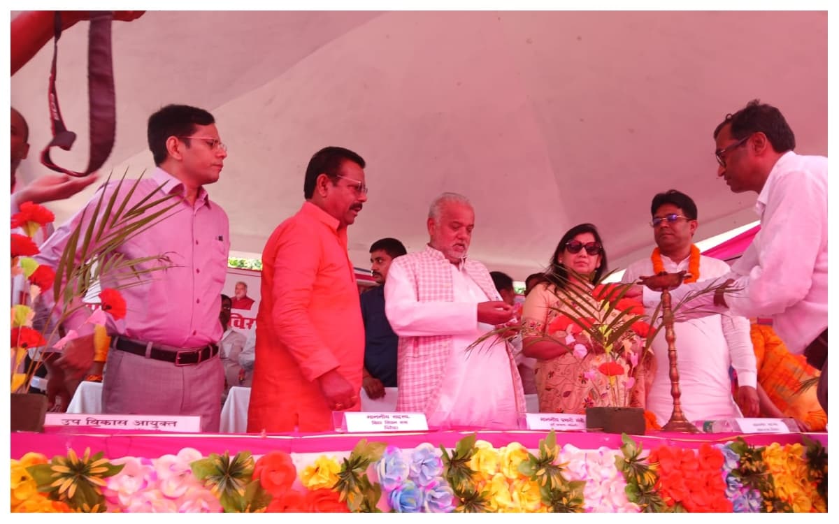 प्रभारी मंत्री श्रवण कुमार ने सुनीं जनसमस्याएं, मोतिहारी के 71 पंचायतों में सहयोग शिविर