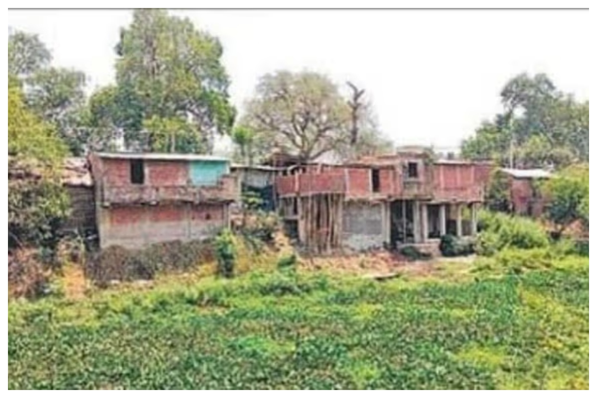 हसनपुर में मृत बागमती नदी का अस्तित्व खतरे में, धड़ल्ले से हो रहा अतिक्रमण, प्रशासन पर उठे सवाल