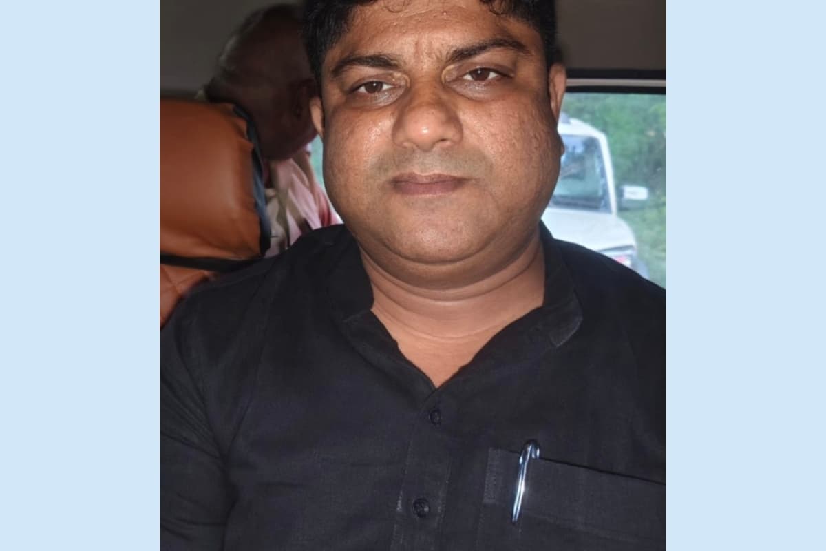 Motihari: फेनहारा में दंगा भड़काने की साजिश के आरोप में पैक्स अध्यक्ष गिरफ्तार