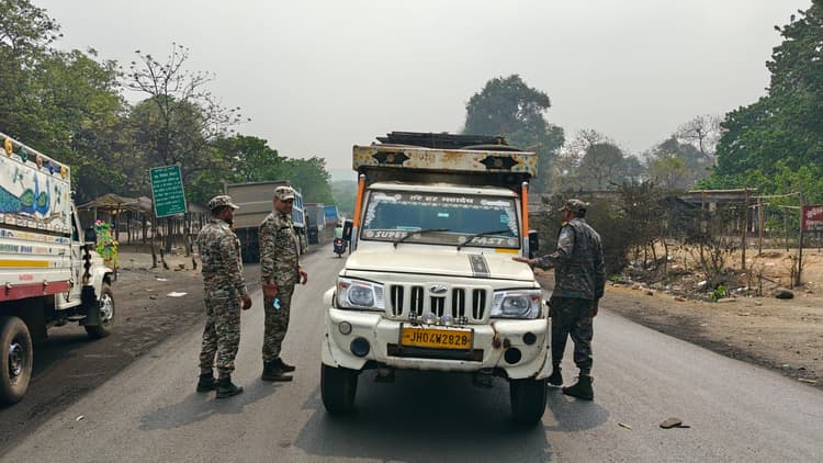 हाइवे पर 13 वाहन चालकों से पुलिस ने वसूला जुर्माना