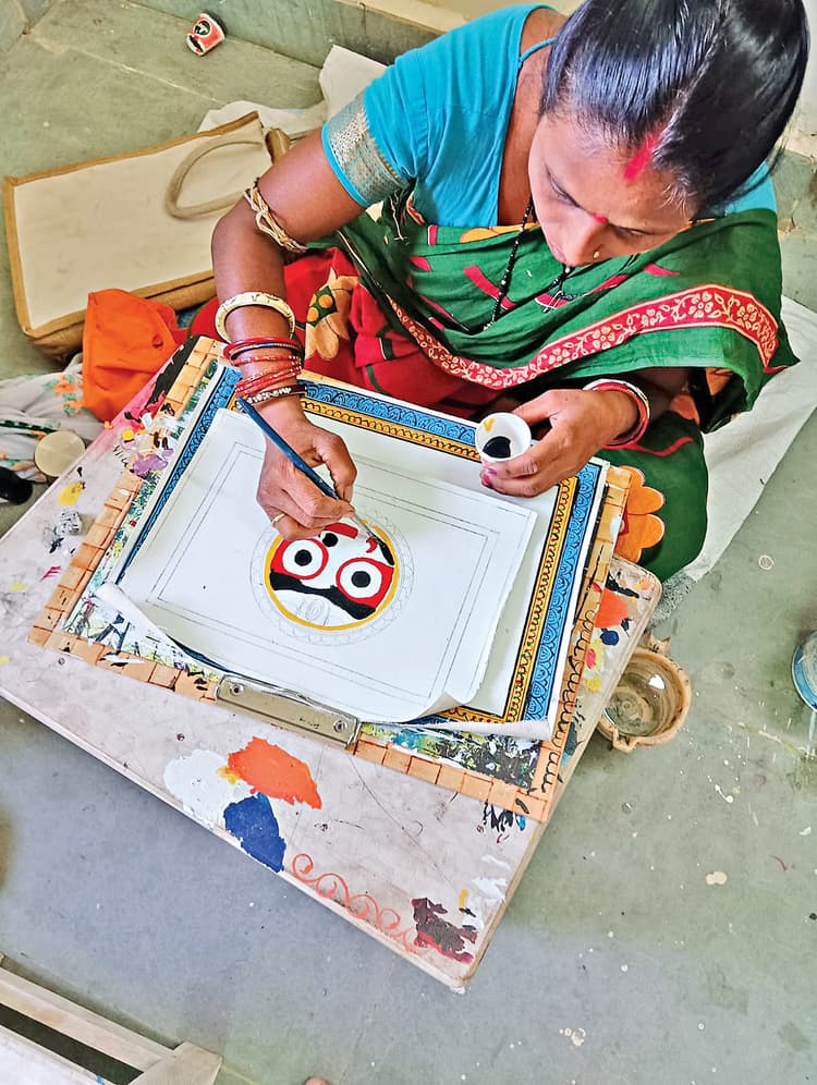 Rourkela News: पारंपरिक कला और हस्तशिल्प प्रशिक्षण से आत्मनिर्भर बनीं महिलाएं