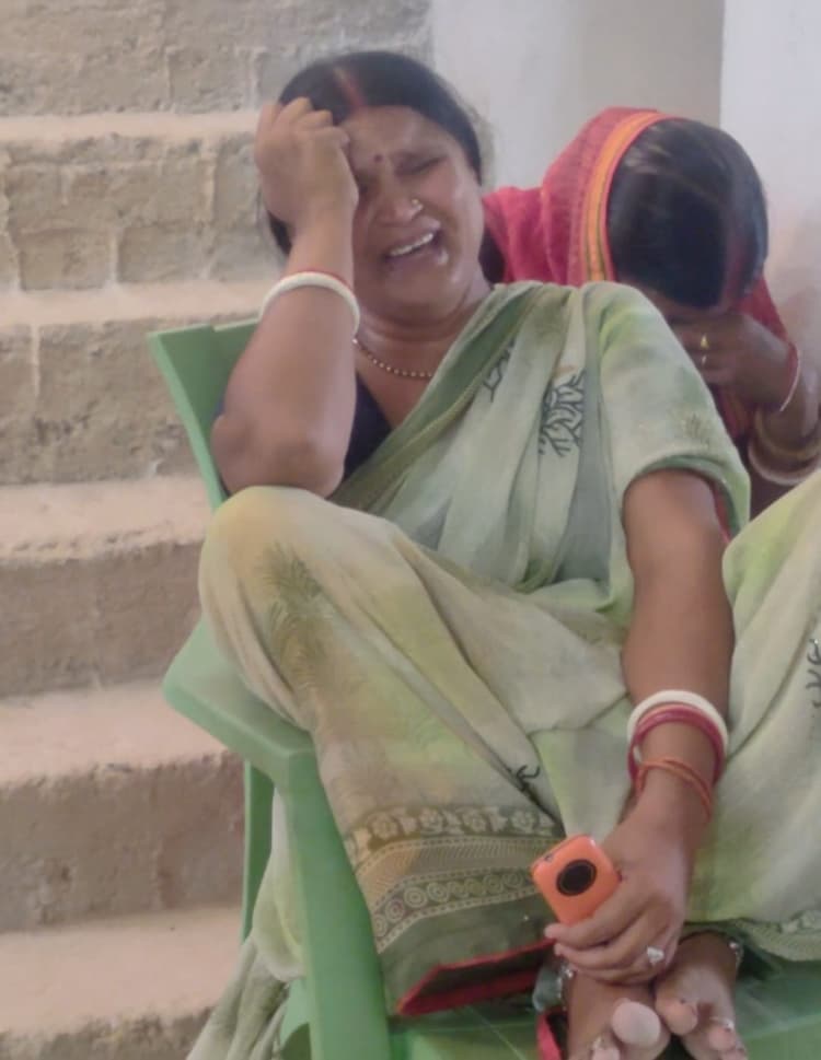 बीड़ी बनाकर बेटी को पढ़ाया, बीपीएससी शिक्षिका बनी तो जेंडर परिवर्तन करा चुके साथी संग रचा ली शादी, थाने पहुंचा मामला