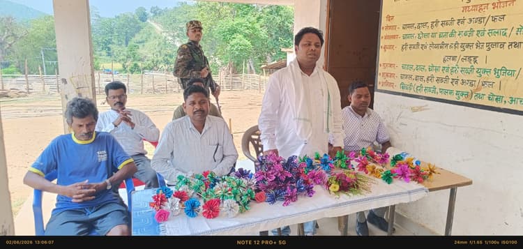 खूंटी विधायक के सामने ग्रामीणों ने रखी समस्याएं