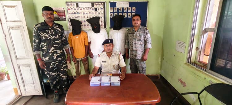 Deoghar News : मधुपुर में साइबर ठगी के खिलाफ छापेमारी, जामताड़ा के दो समेत तीन आरोपी गिरफ्तार