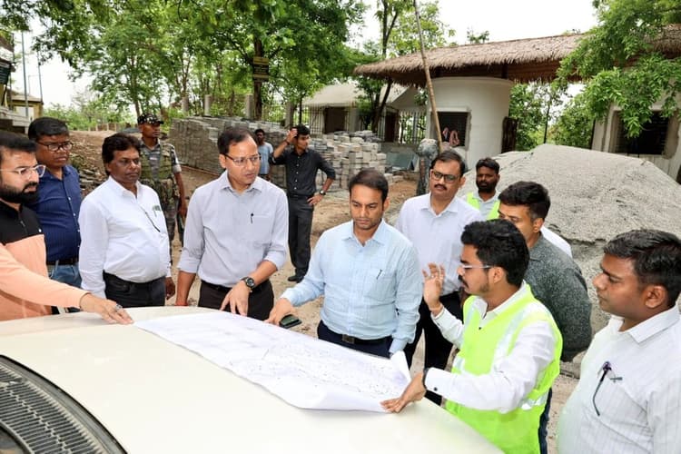 पर्यटन के लिए विकसित किये जा रहे पंचघाघ व पेरवाघाघ का डीसी ने किया निरीक्षण