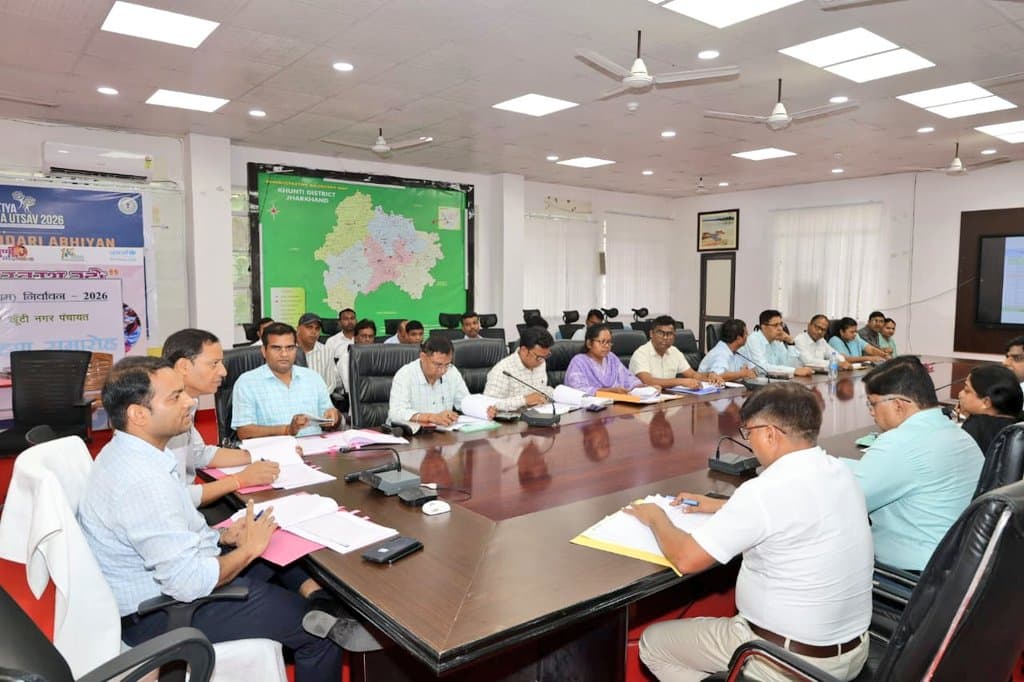 उपायुक्त ने सहकारिता के योजनाओं का किया समीक्षा