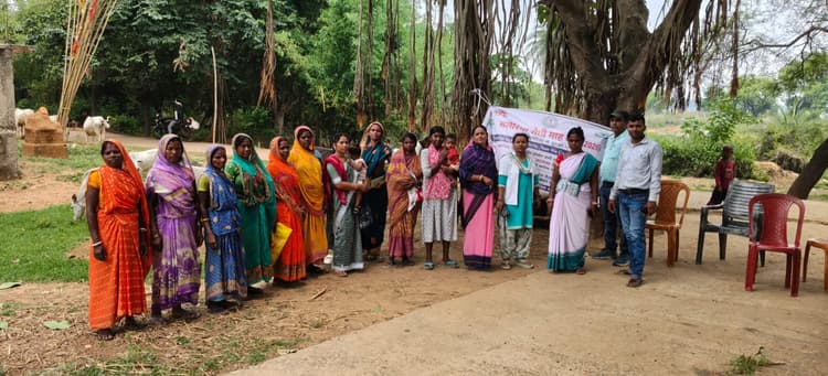 आदिवासियों को वेक्टर जनित रोगों से बचाव की दी जानकारी