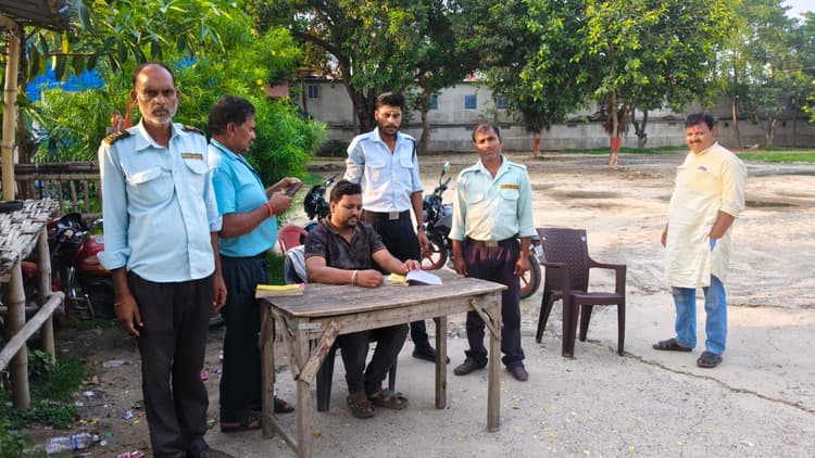 सिंहेश्वर मंदिर न्यास समिति ने अपनाया कड़ा रुख शिकायतों के बाद संवेदक द्वारा पार्किंग वसूली हुई निरस्त