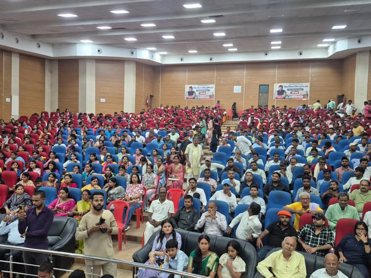 कोसी स्नातक चुनाव का डॉ रजनीश रंजन ने किया शंखनाद, संवाद कार्यक्रम में उमड़ा जनसैलाब