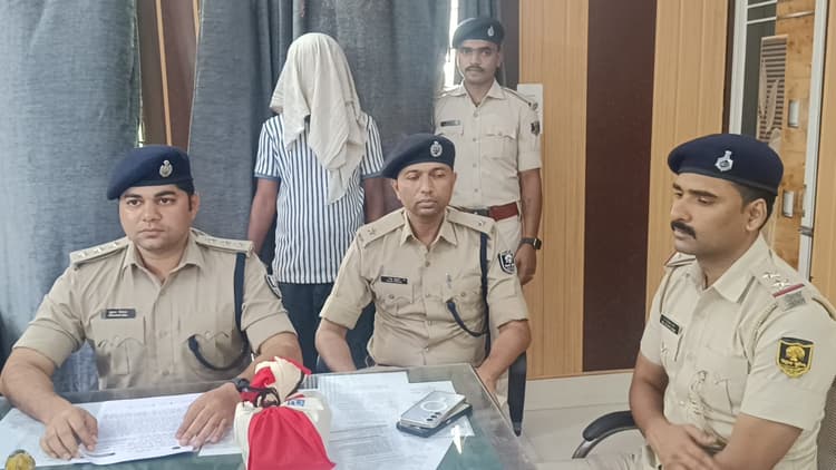 18 लाख की स्मैक के साथ तस्कर गिरफ्तार, 10 मोबाइल बरामद