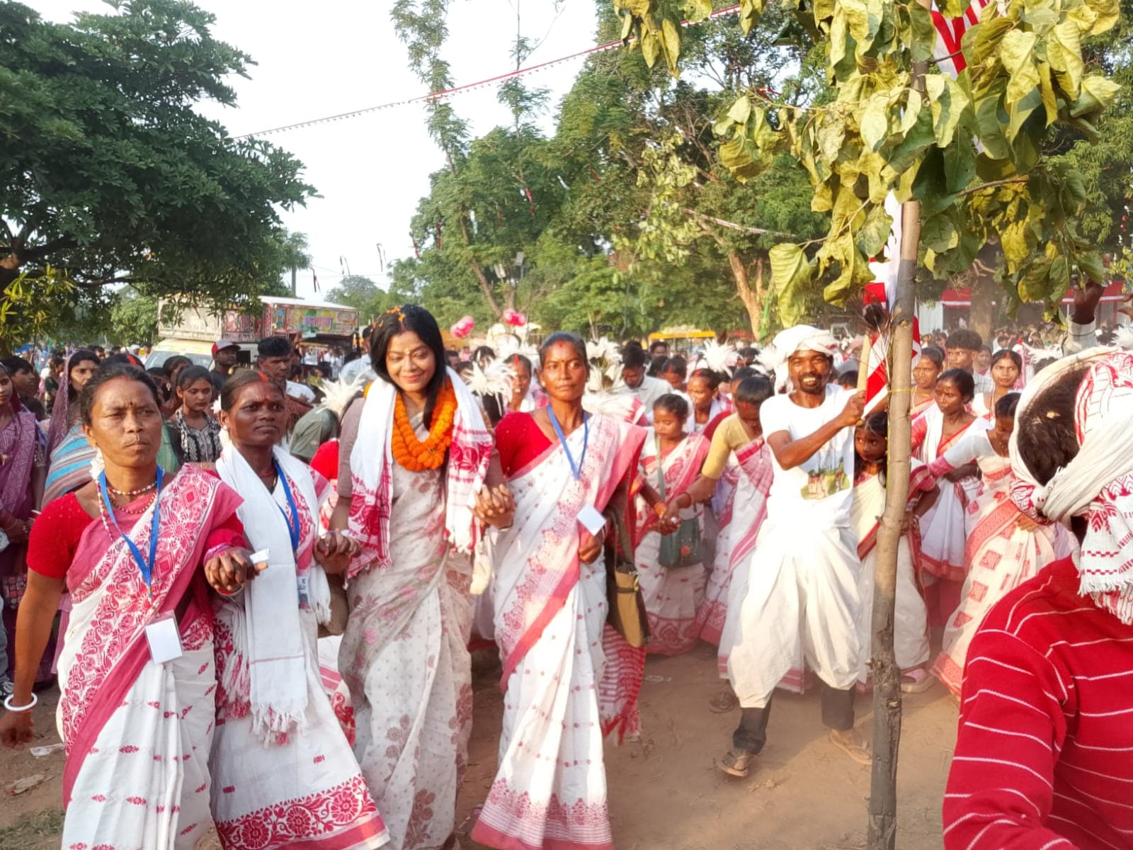 हमारी परम्परा और संस्कृति प्रकृति से जुड़ी हुई है : निशा उरांव