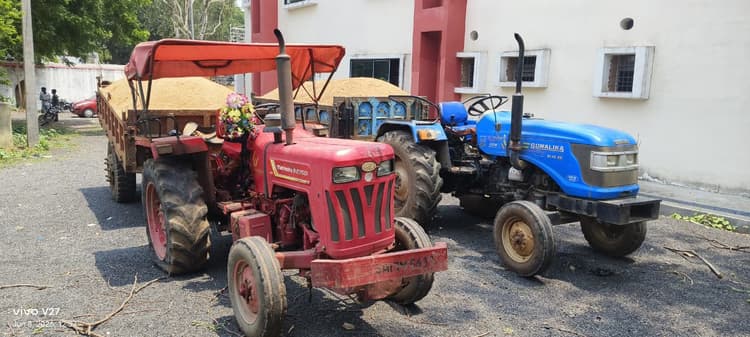 अवैध बालू लदे दो ट्रैक्टर जब्तवाहन चालक नहीं दिखा सके वैध कागजात