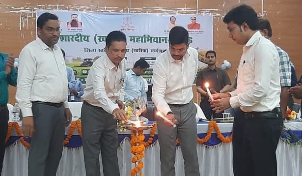 किसानों को नयी फसलों के बारे में प्रेरित करने की जरूरत : डीएम