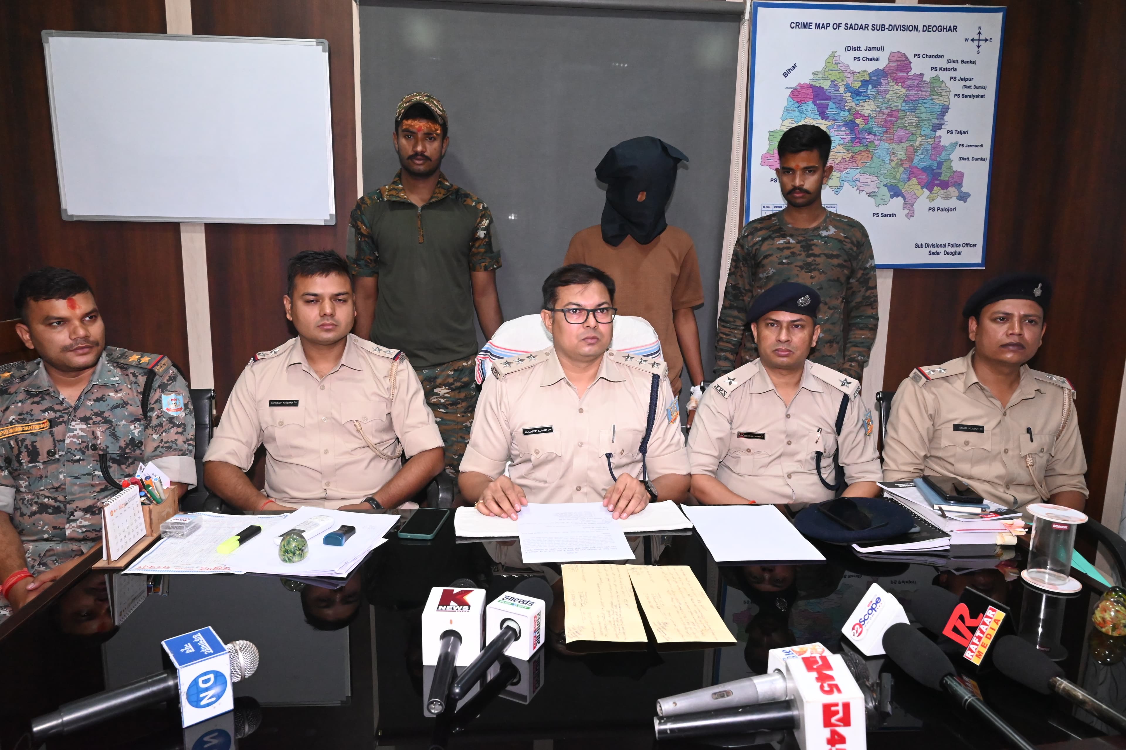 देवघर में ब्राउन शुगर तस्करी पर पुलिस का शिकंजा, 12.02 ग्राम नशीला पदार्थ के साथ युवक गिरफ्तार