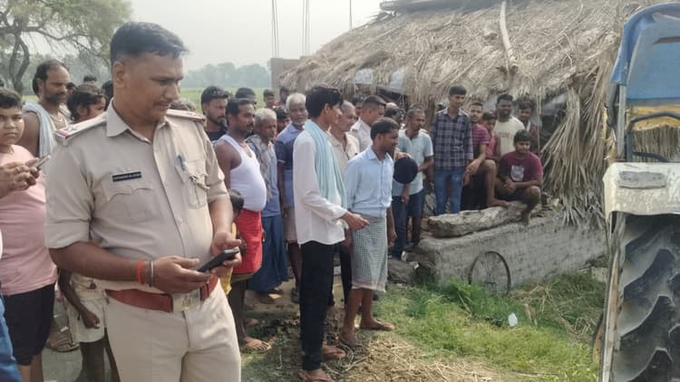 जाखा मोड़ के समीप तेज रफ्तार ट्रैक्टर के धक्के से साइकिल सवार दो छात्राएं जख्मी