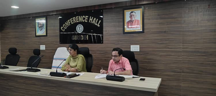 Giridih News :योजनाओं के क्रियान्वयन में पारदर्शिता व गुणवत्ता से समझौता नहीं : डीडीसी