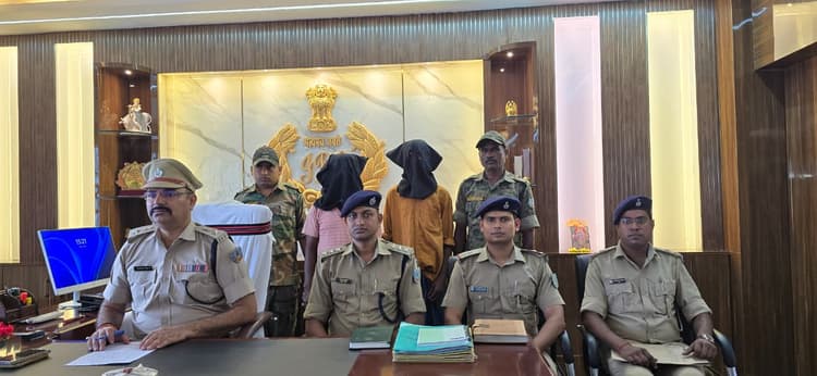 चाय दुकान से 21 पुड़िया ब्राउन शुगर व 26 पुड़िया गांजा बरामद, दो गिरफ्तार