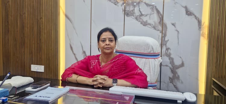Jamshedpur News : मेयर सुधा गुप्ता ने नये चेंबर में शुरू किया कामकाज
