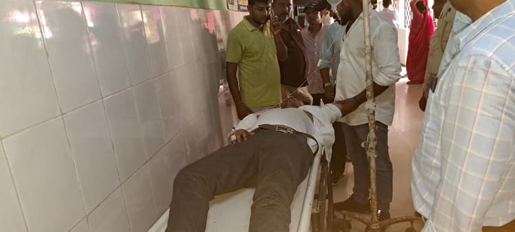 तेज रफ्तार बाइक की टक्कर से दो युवक घायल