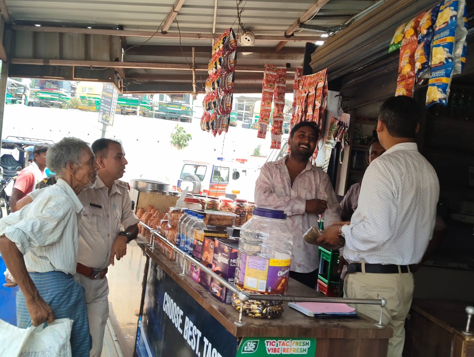 जसीडीह में तंबाकू नियंत्रण को लेकर छापेमारी, छह दुकानदारों से वसूला जुर्माना