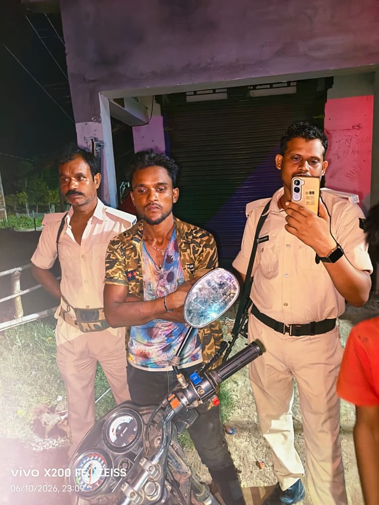 टेढ़ागाछ पुलिस की बड़ी सफलता, चोरी की बाइक बरामद, एक चोर गिरफ्तार