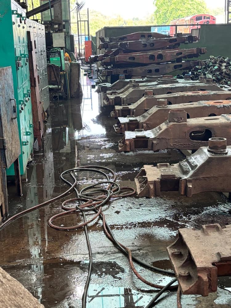 रेल इंजन कारखाना के कैसनब बोगी व एमसीटीआर शॉप में बारिश के पानी से कामकाज प्रभावित